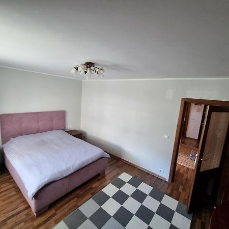 Yla Apartments Piatra Neamt Exterior photo
