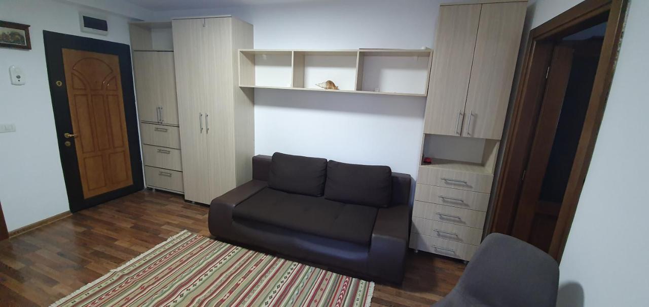 Yla Apartments Piatra Neamt Exterior photo