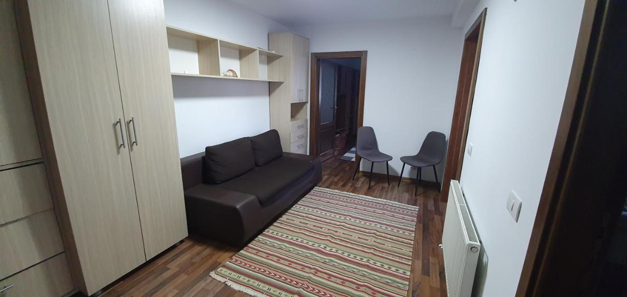 Yla Apartments Piatra Neamt Exterior photo