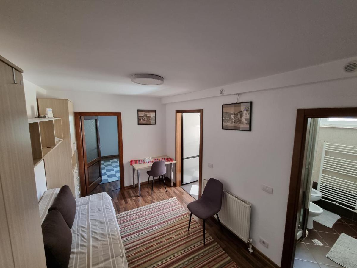 Yla Apartments Piatra Neamt Exterior photo